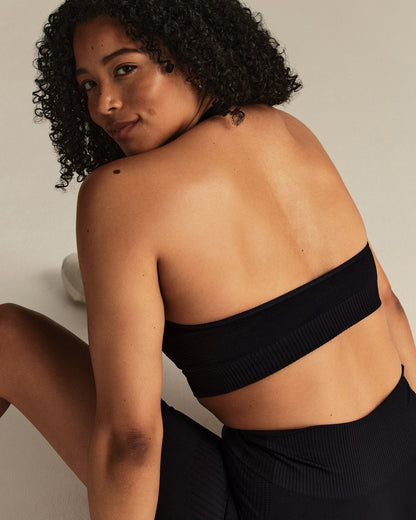 Power Seamless Halter Neck Bra | Black